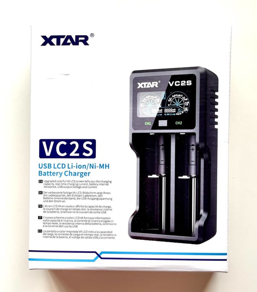 「XTAR（エクスター） VC2S 最大2Ax1/1Ax2 USB充電器 」
外箱